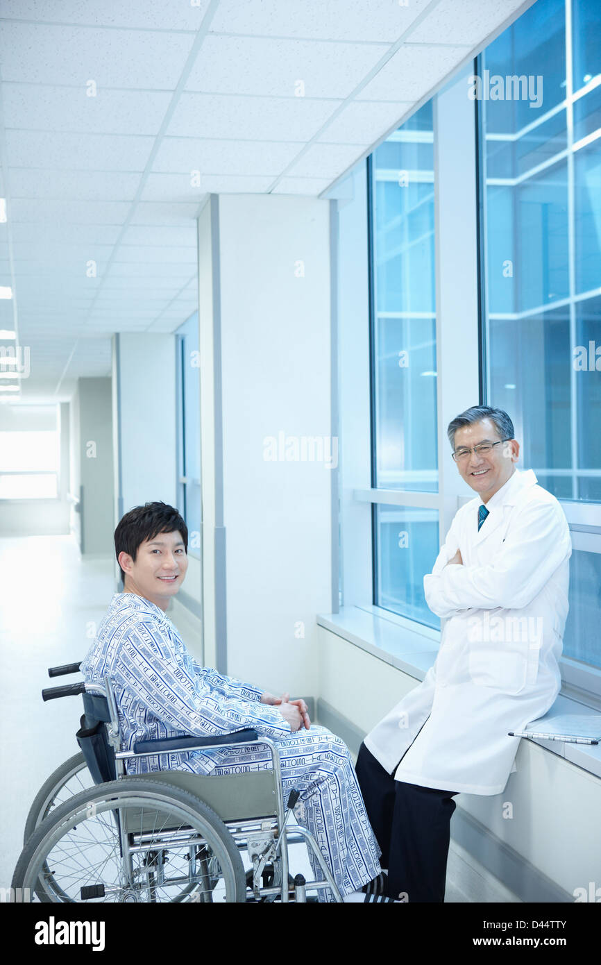 Patient doctor talking motion hi-res stock photography and images - Alamy
