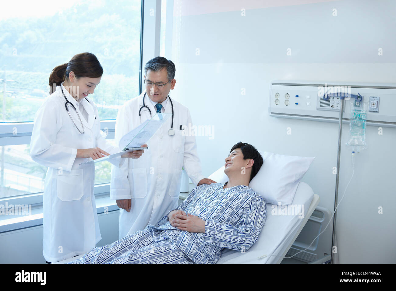 Doctor patient laughing talking in hi-res stock photography and images ...