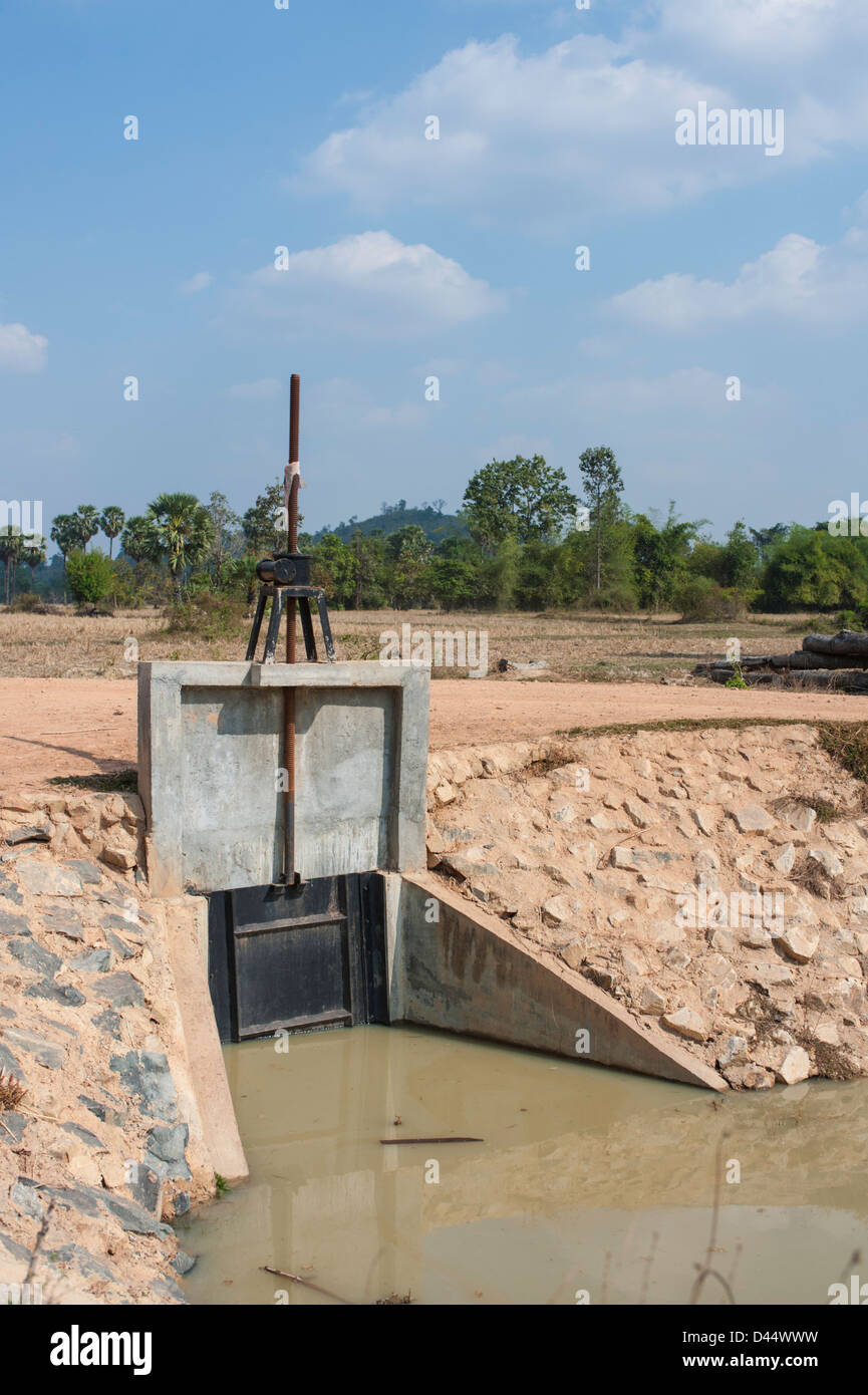 Irrigation dam and flood gate in Cambodia part of the Tonie Sap River  system Stock Photo - Alamy