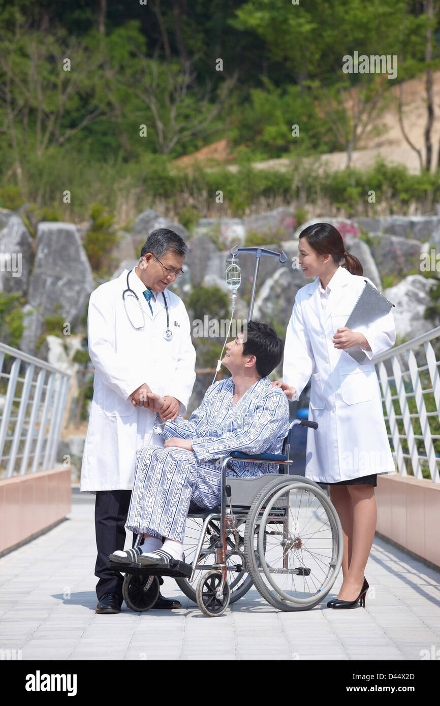 Patient doctor talking motion hi-res stock photography and images - Alamy