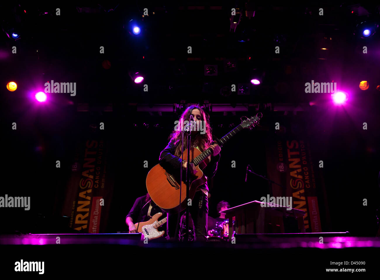 La cantante Ivette Nadal durante su concierto en la Sala Luz de Gas de Barcelona, en el ciclo de conciertos de Barnasants Stock Photo