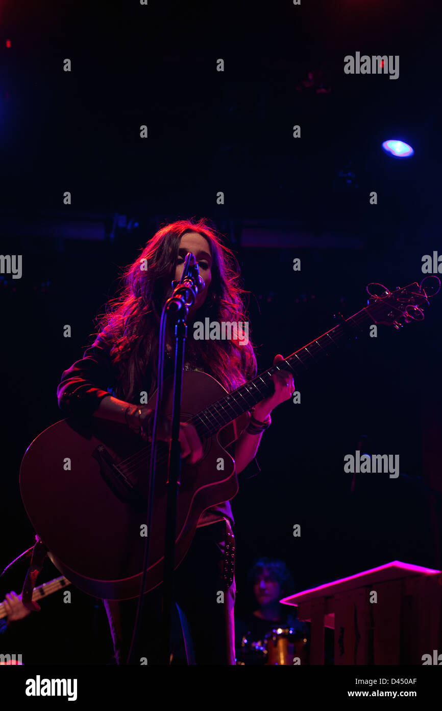 La cantante Ivette Nadal durante su concierto en la Sala Luz de Gas de Barcelona, en el ciclo de conciertos de Barnasants Stock Photo