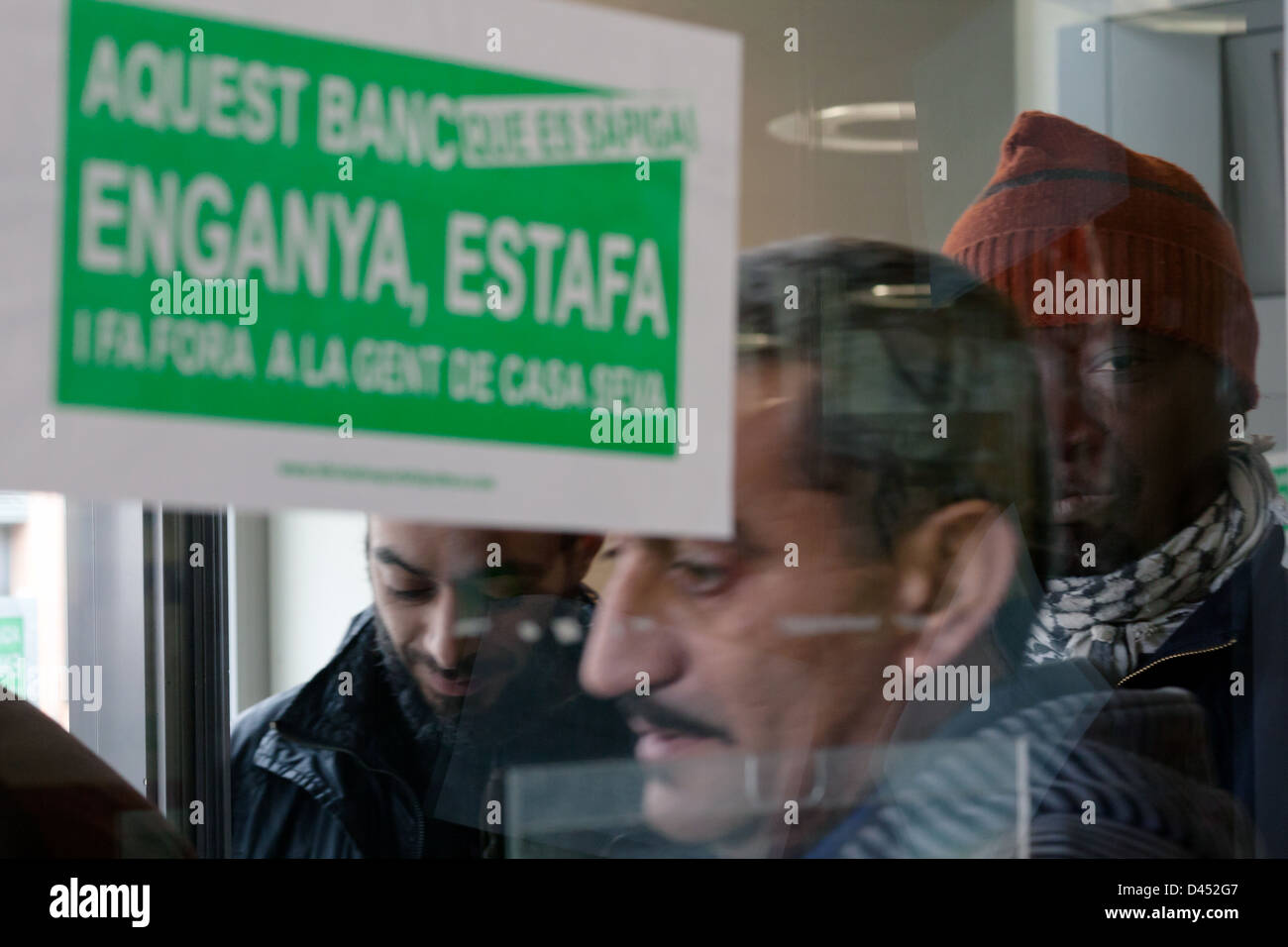 Integrantes de la PAH Girona salen de una oficina bancária de Salt después de una acción de protesta Stock Photo