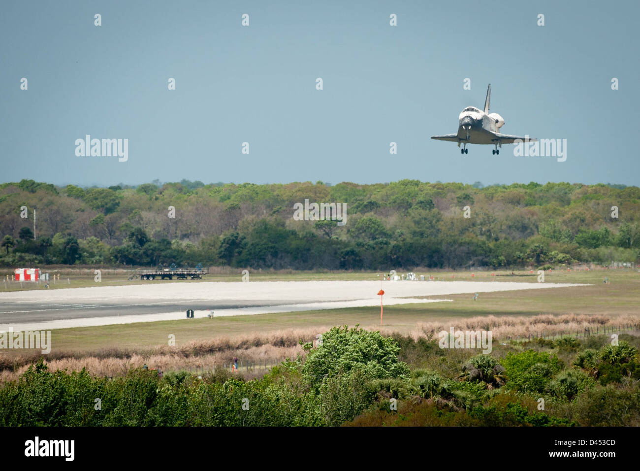 The Space Shuttle Discovery successfully lands at Kennedy Space Center ...