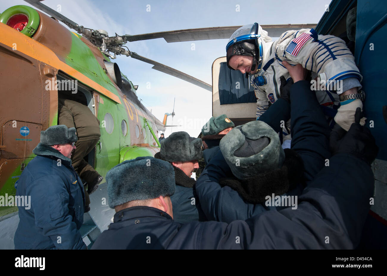 Expedition 26 landing hi-res stock photography and images - Alamy
