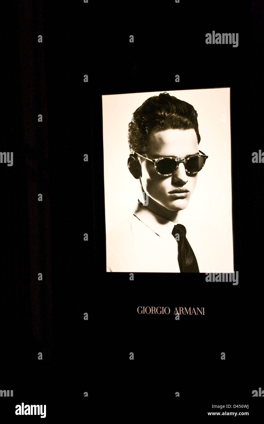 Mens fashion advert hi-res stock photography and images - Alamy