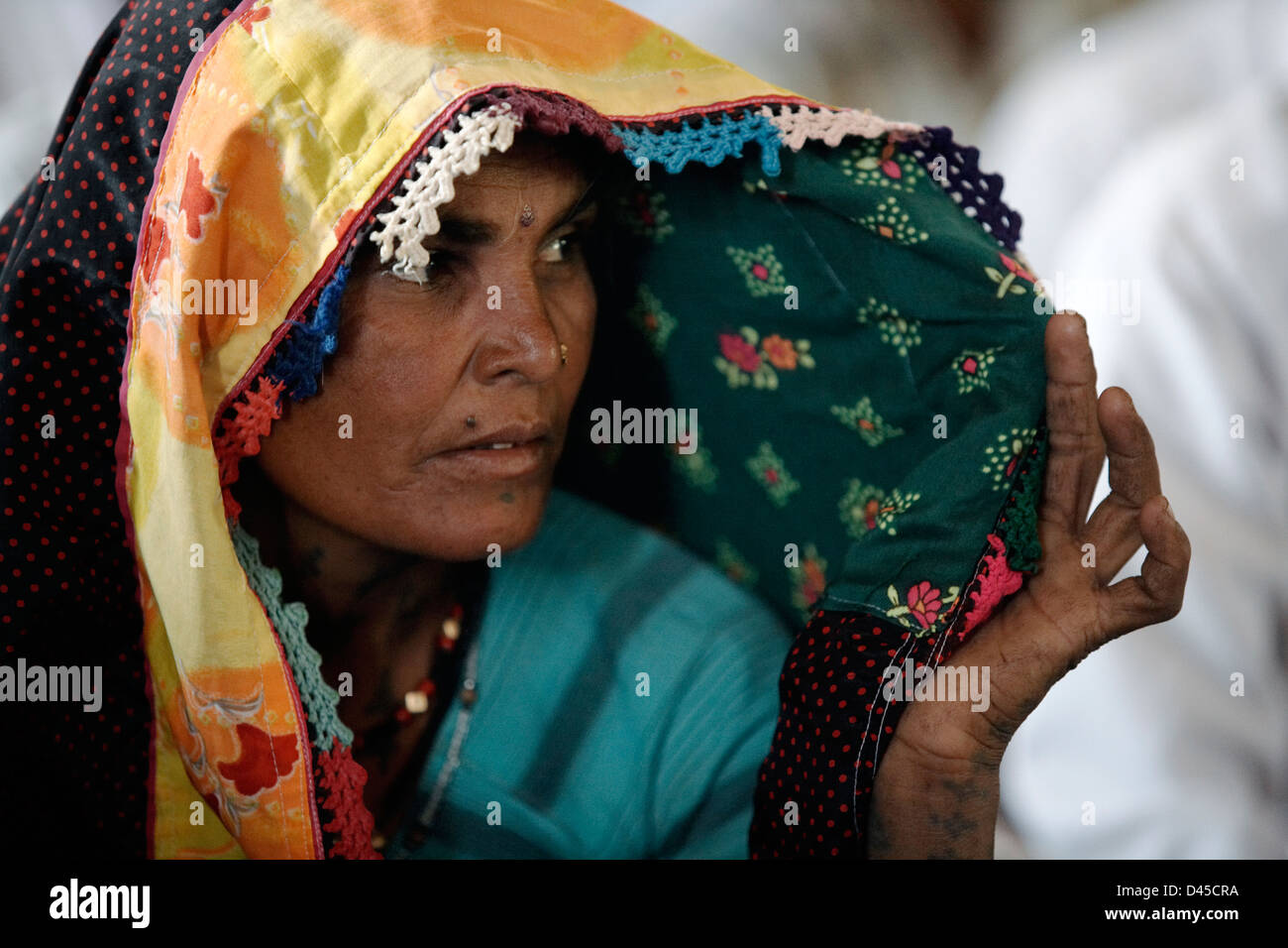 Head scarf indian hi-res stock photography and images - Alamy
