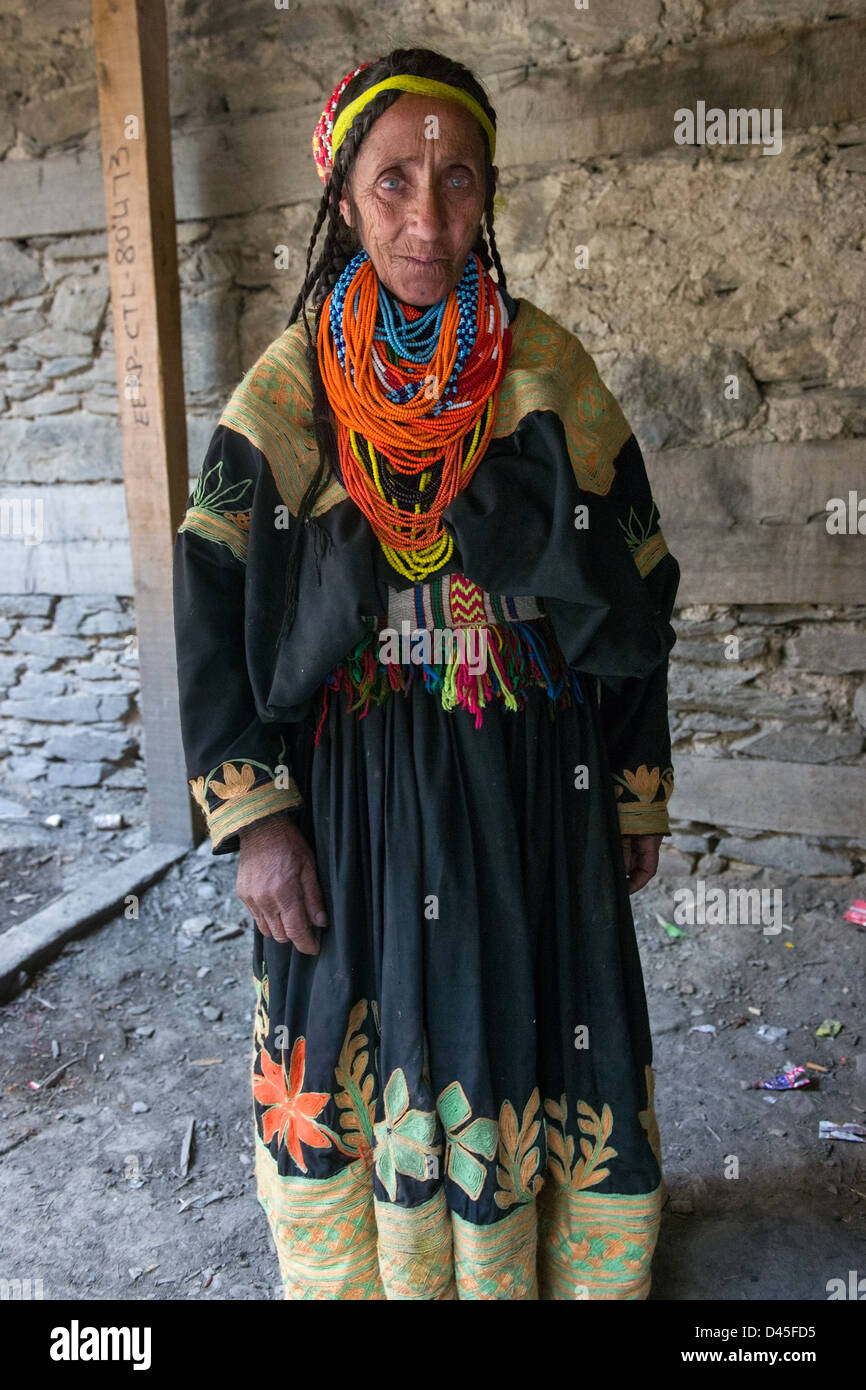 Elder Kalash woman with blue eyes at Krakl Village, Bumburet Valley, Chitral, Khyber-Pakhtunkhwa, Pakistan Stock Photo