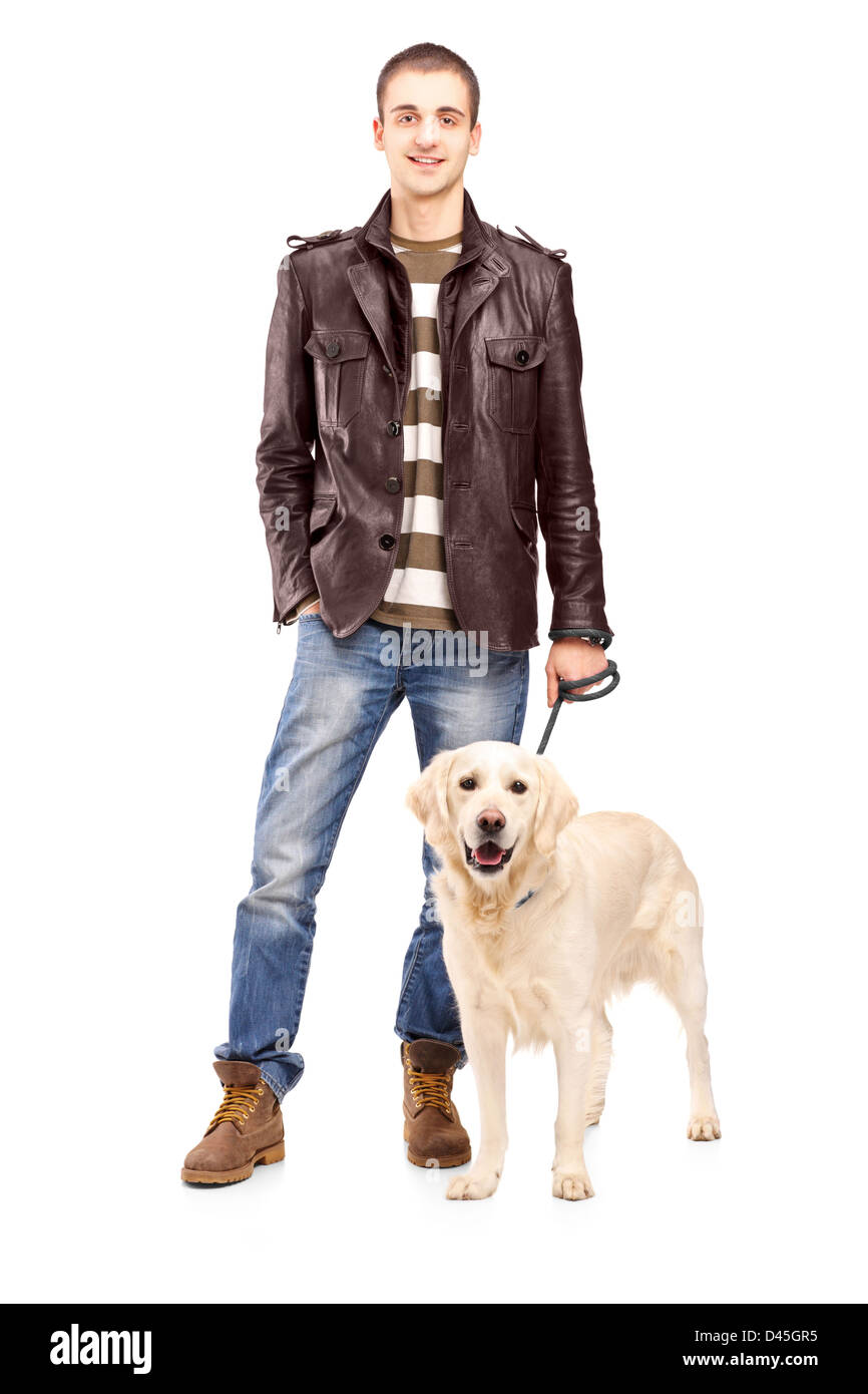 человек стоит с собакой. эрдель рядом с человеком. человек с собакой. человек стоит с собакой. собака стоя на задних лапах.