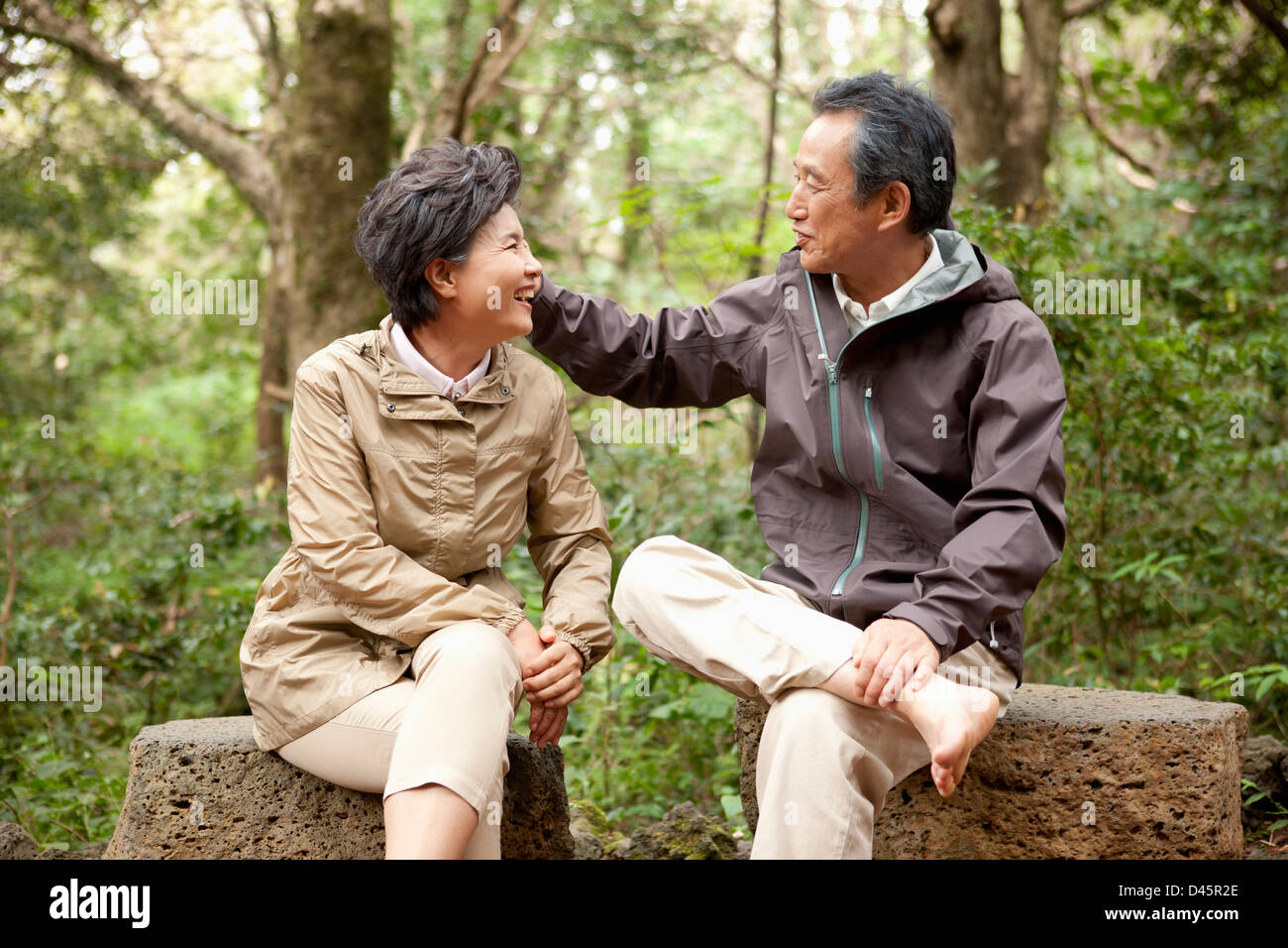 Middle age couple sitting asian hi-res stock photography and images - Alamy