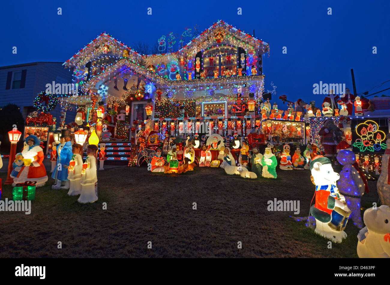 House in Bayside, Queens, New York with elaborate lighting for Christmas Stock Photo Alamy