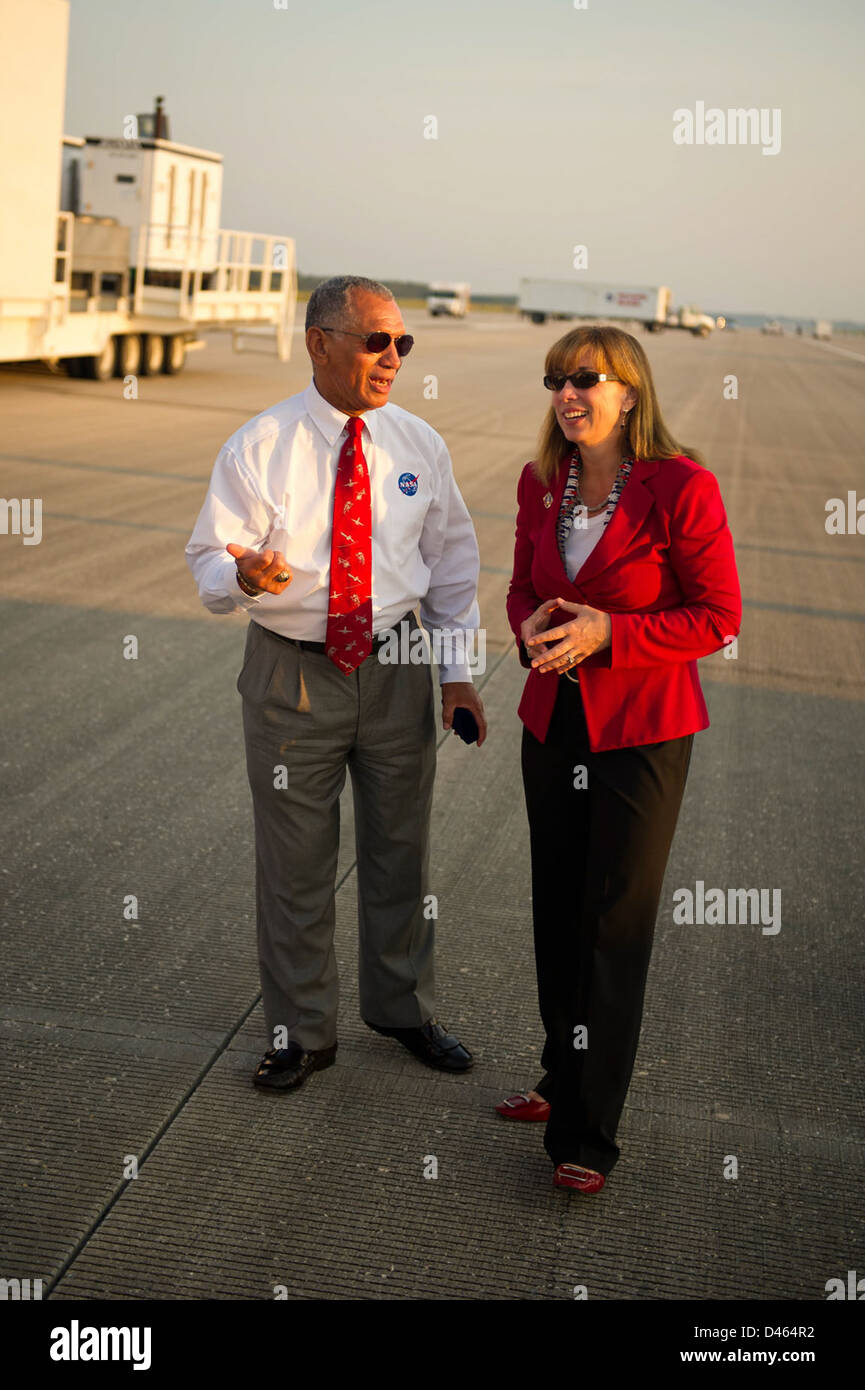 Space Shuttle Atlantis completed its final mission STS-135, landing at ...