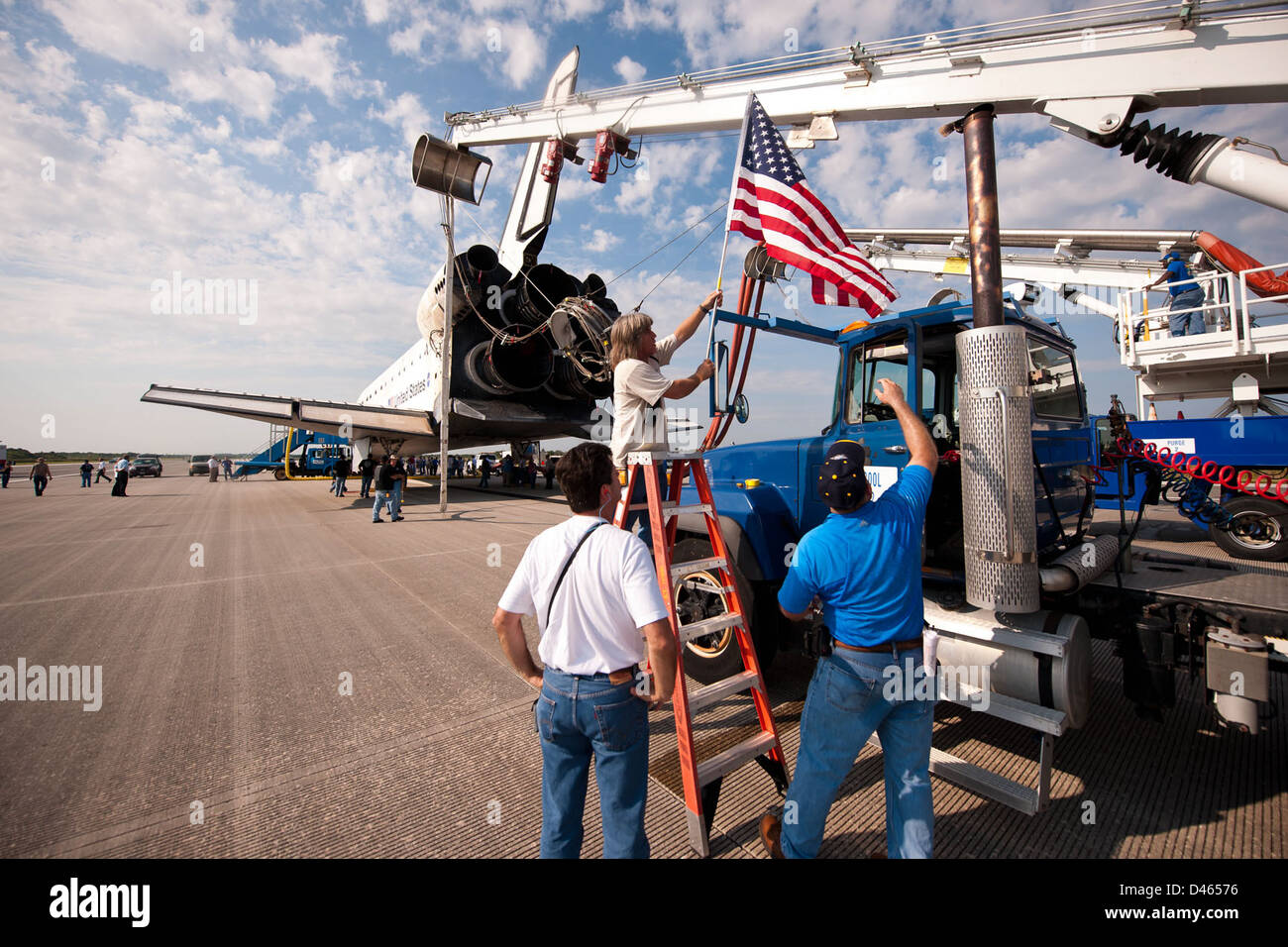 Final shuttle landing hi-res stock photography and images - Alamy
