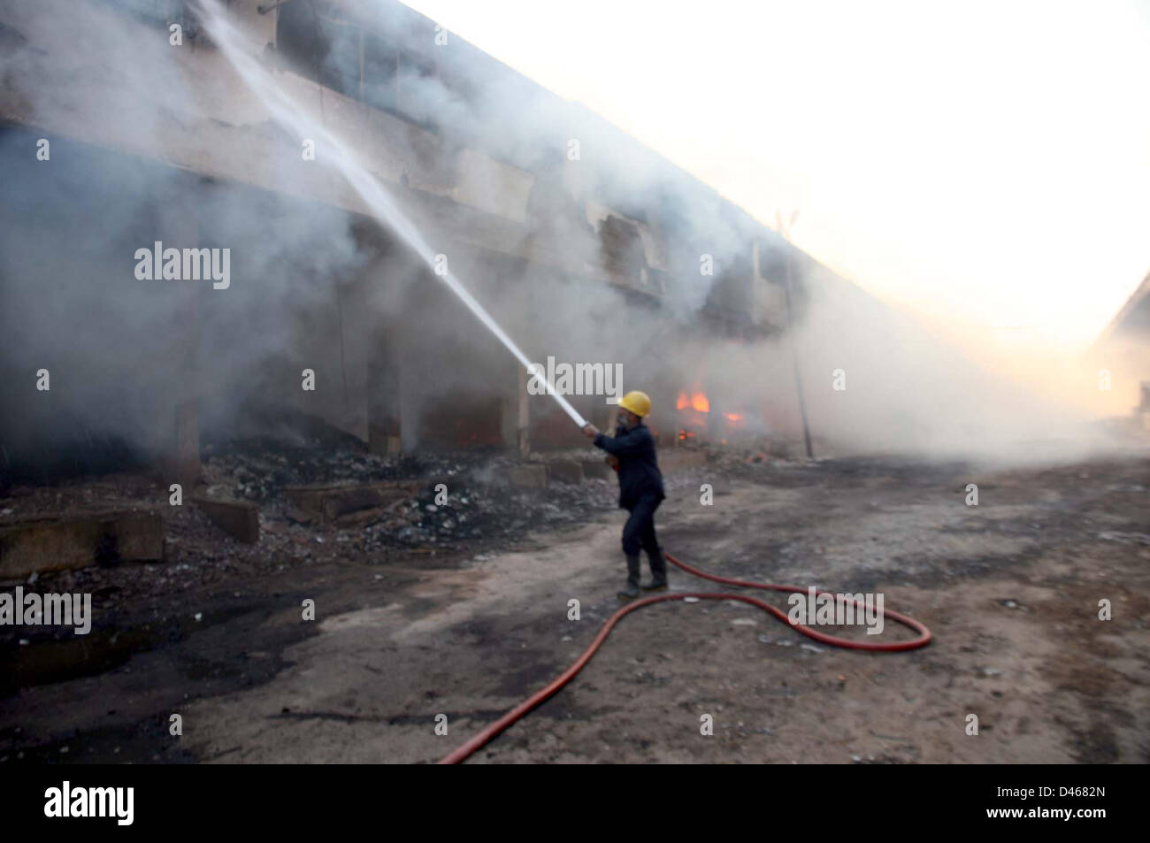 Karachi, Pakistan. 6th March 2013. Fire fighter busy in extinguishing