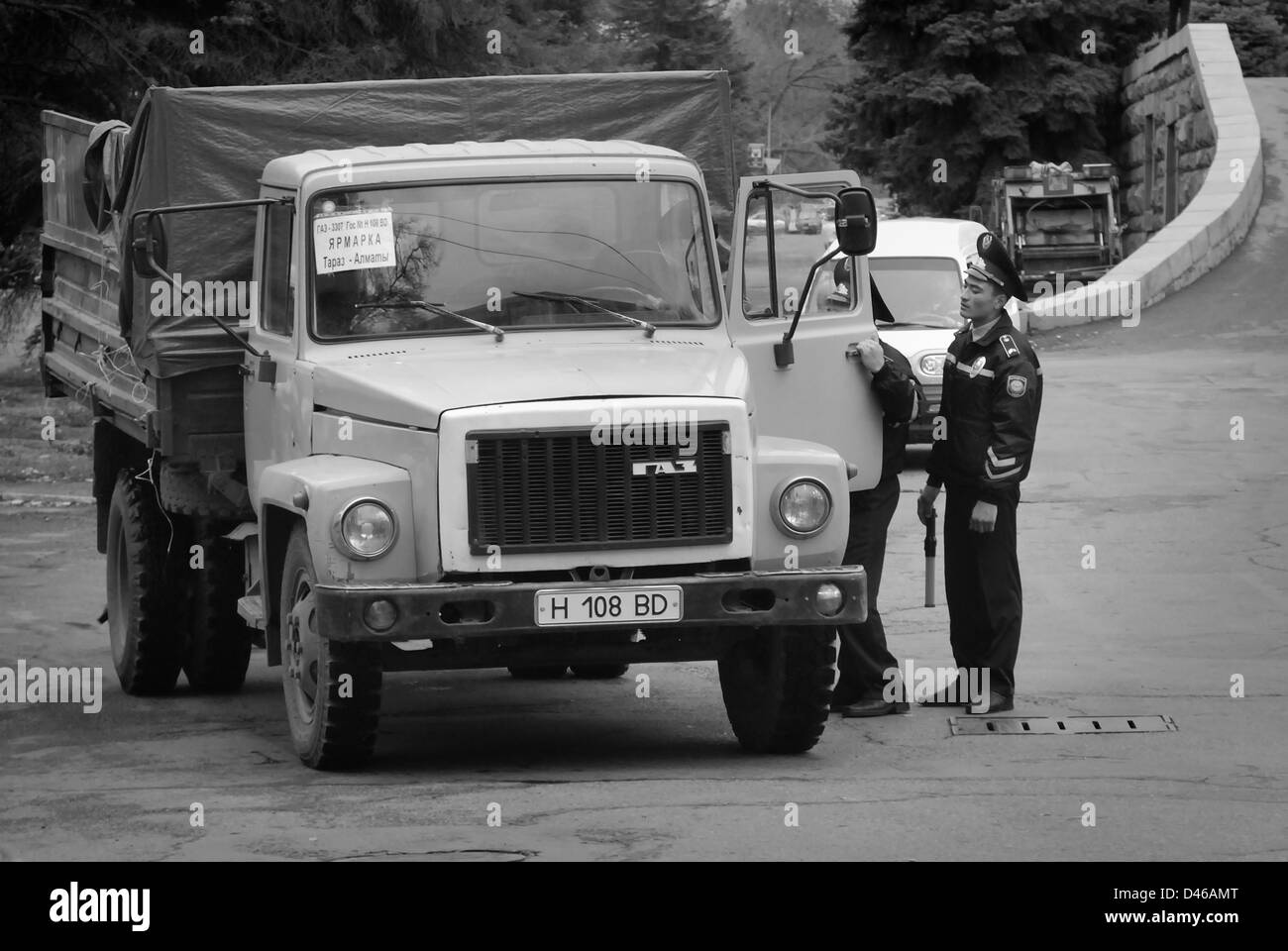 Traffic police checking old wagon, Almaty, Kazakhstan Stock Photo