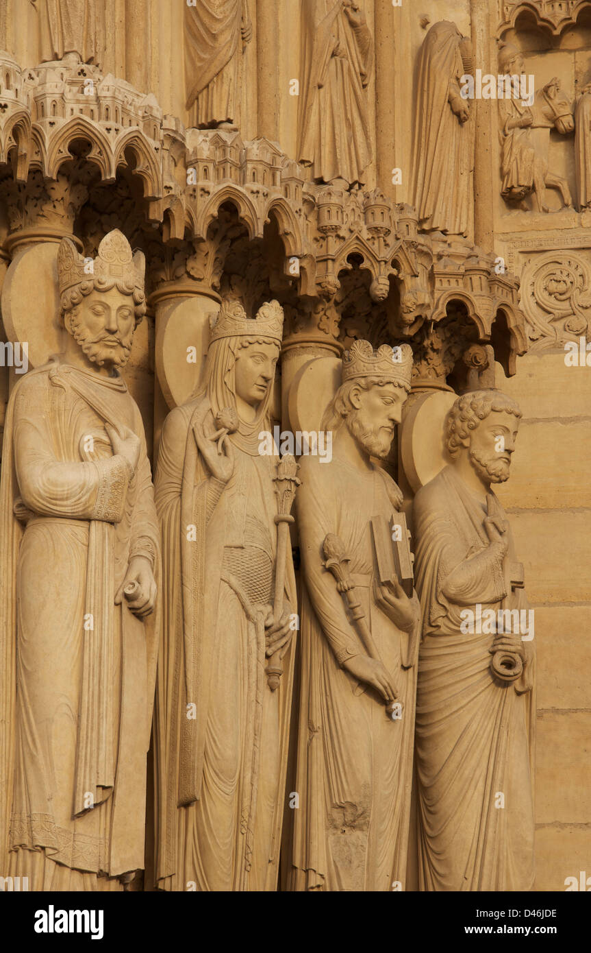 French Gothic. Statues on the West Front of Notre Dame Cathedral representing a king, the Queen of Sheba, King Solomon and St Peter. Paris, France. Stock Photo