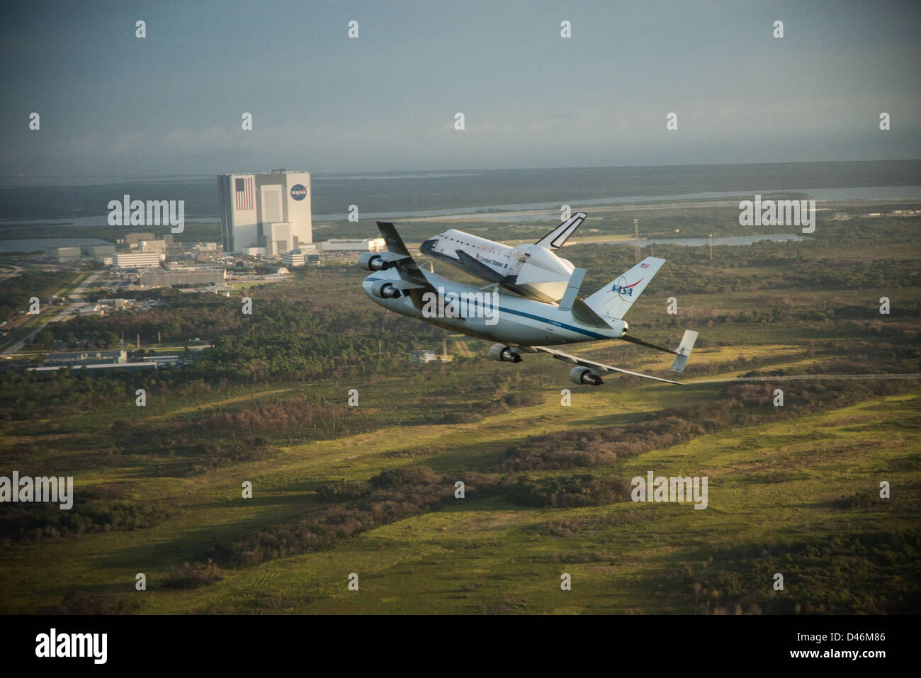 Shuttle endeavour retirement california hi-res stock photography and ...
