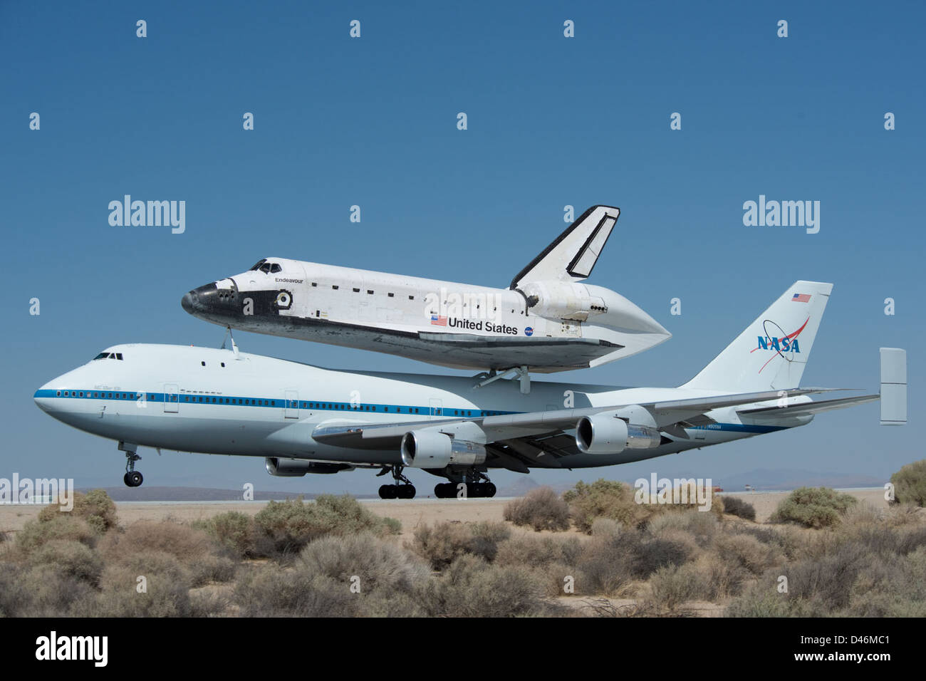 Endeavour Atop SCA Lands At Edwards (ED12031613 Stock Photo Alamy