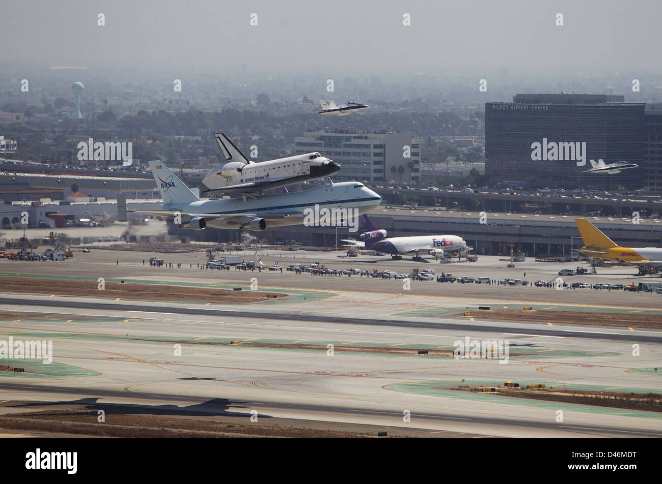 Endeavour Lands at LAX (201209210007HQ Stock Photo Alamy