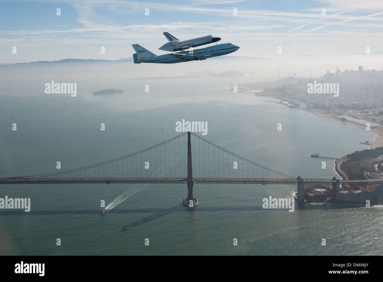 Endeavour Over The Golden Gate Bridge (ED12-0317-009 Stock Photo - Alamy