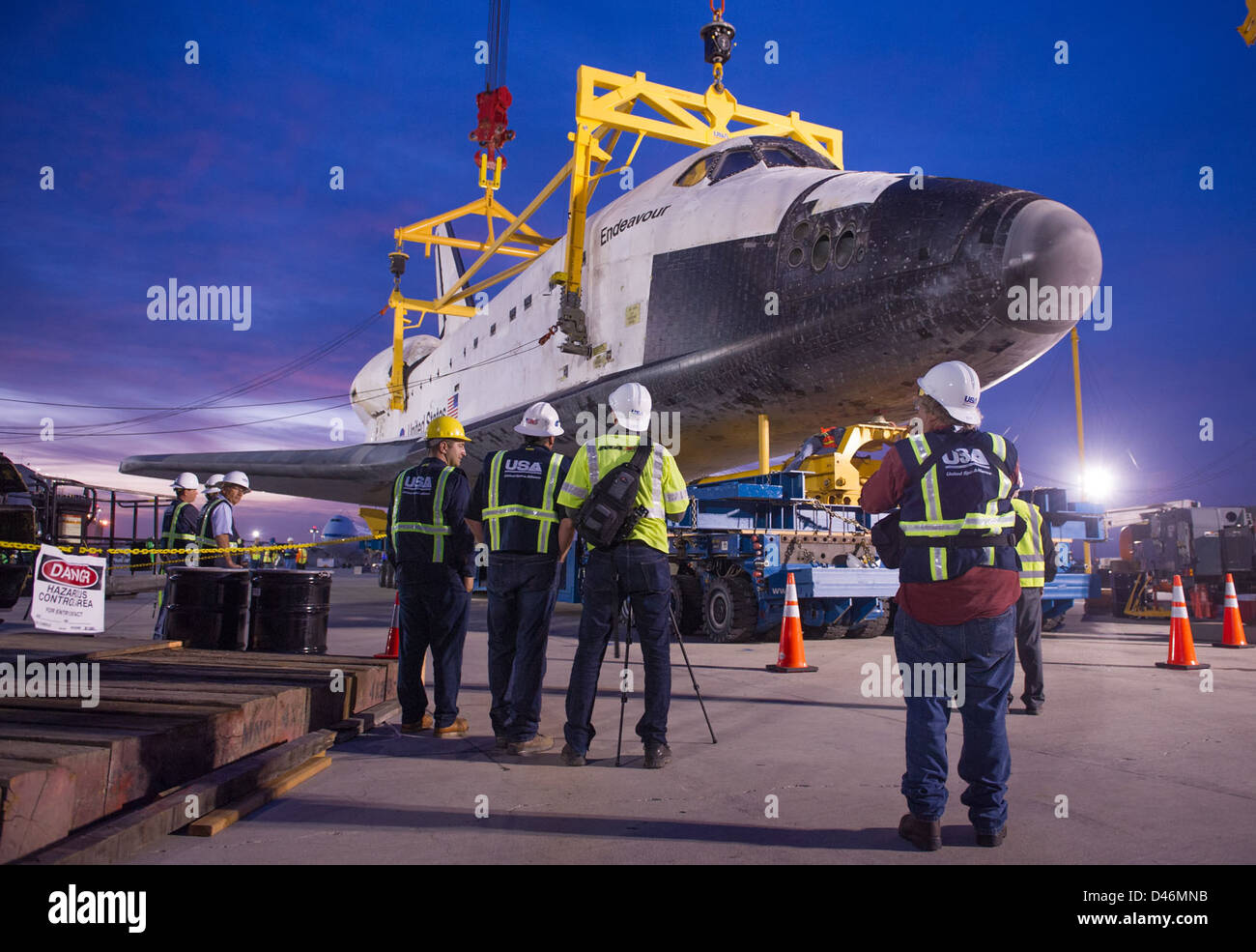 Space Shuttle Endeavour (OV-105) was offloaded at Los Angeles ...
