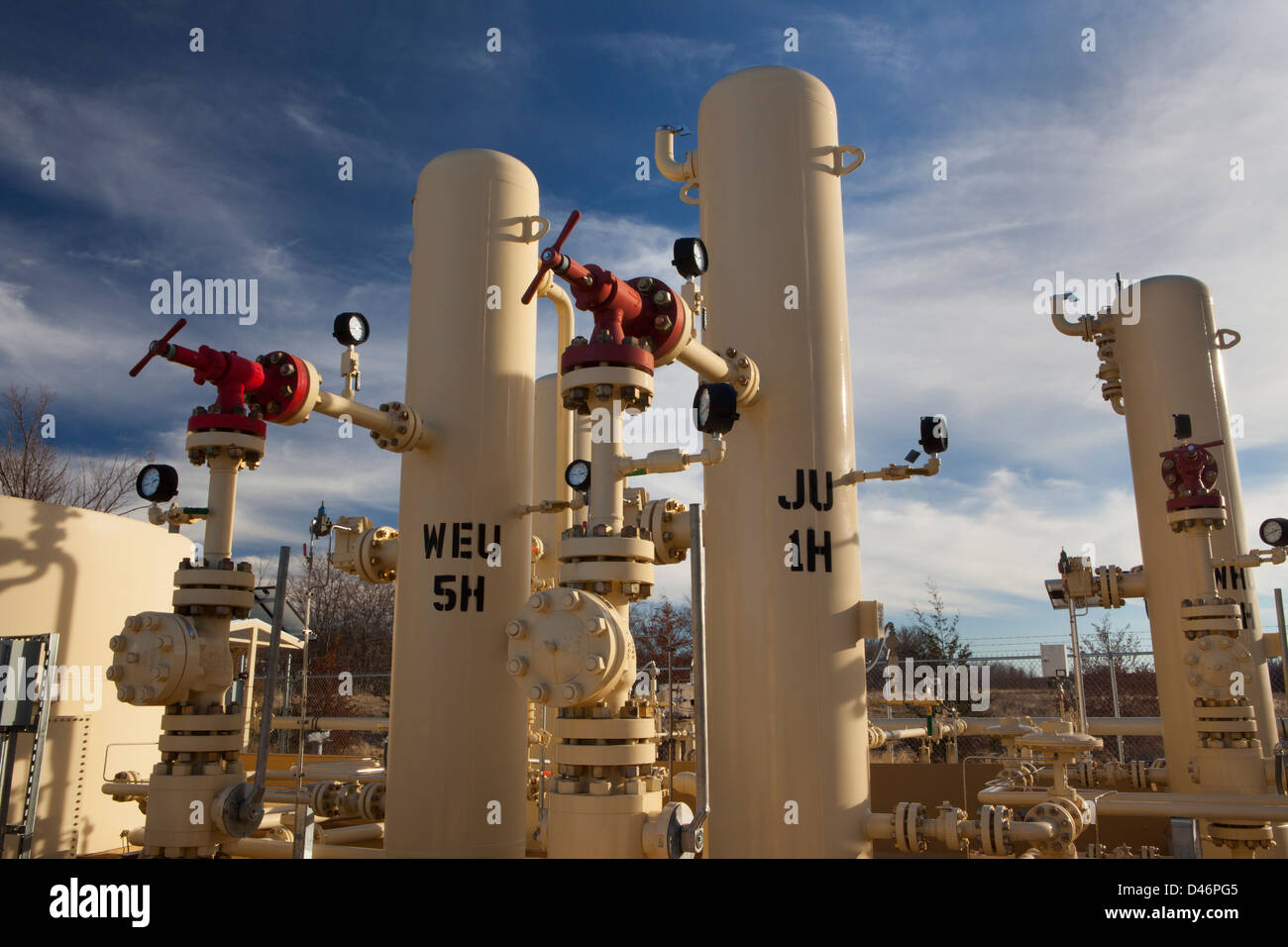 Oil and gas wellhead hi-res stock photography and images - Alamy