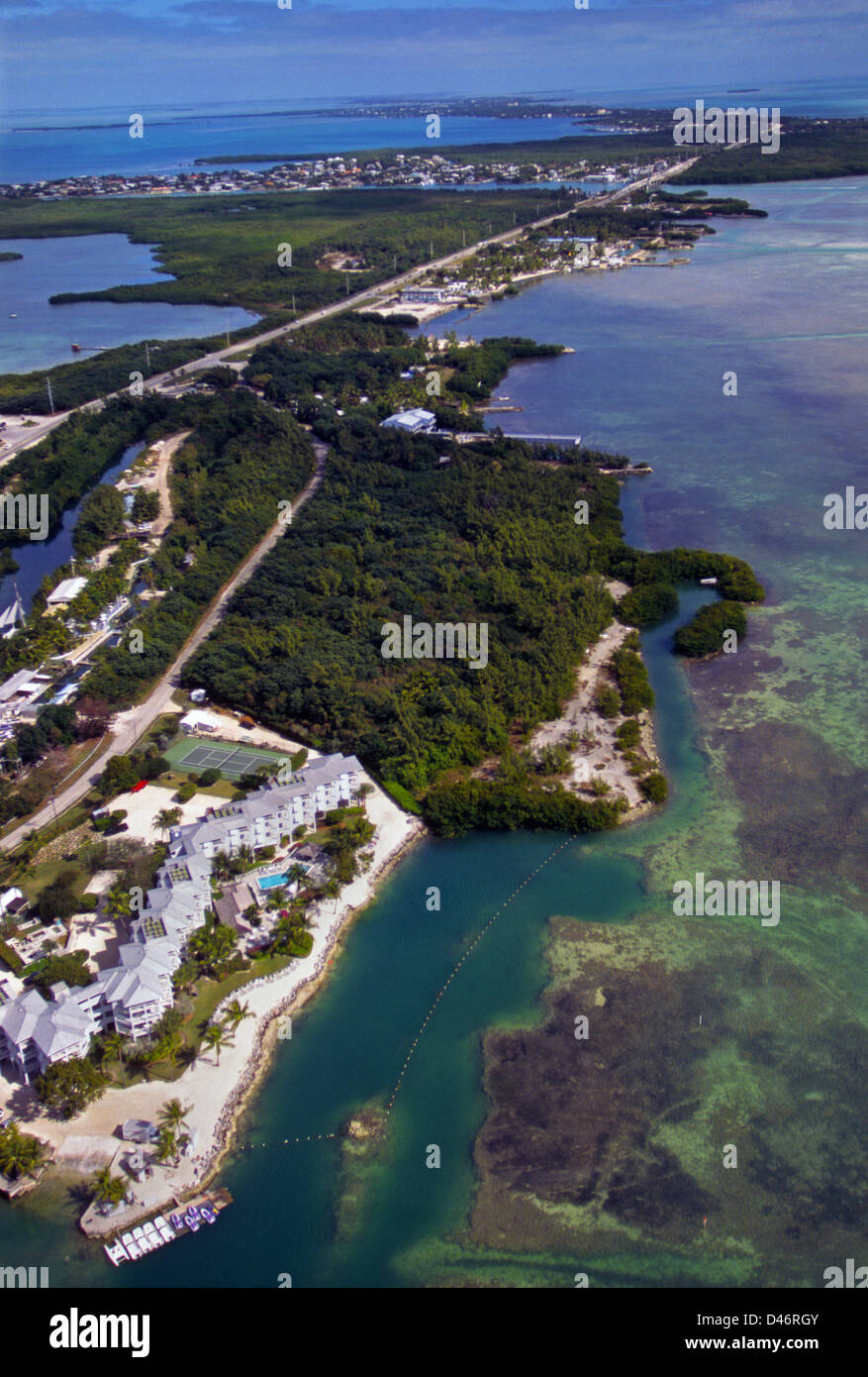 An aerial view of Islamorada, Florida, USA, midway in the Florida Keys along the Overseas Highway, shows Florida Bay (r.) and the Atlantic Ocean (l.). Stock Photo