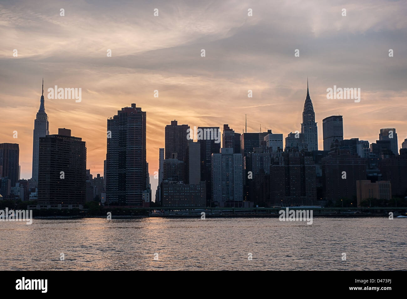 Nyc skyline silhouette hi-res stock photography and images - Alamy