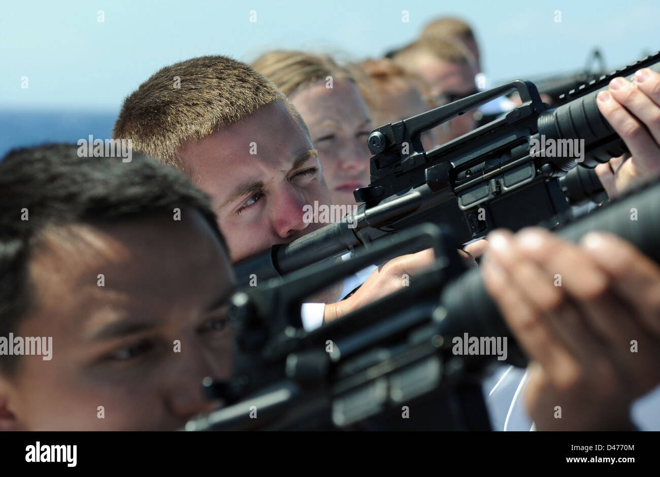 103 gun salute hi-res stock photography and images - Alamy