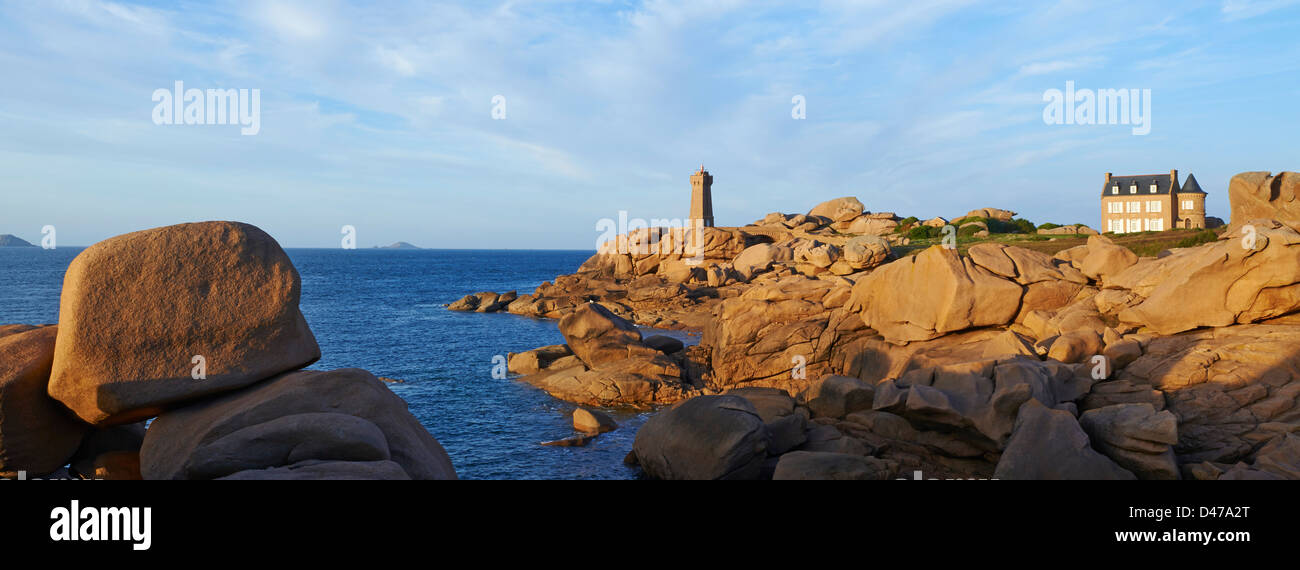 France, Brittany, Cotes d'Armor (22), Cotes de Granite Rose, Ploumanac'h, Squewel end and Mean Ruz Lighthouse Stock Photo