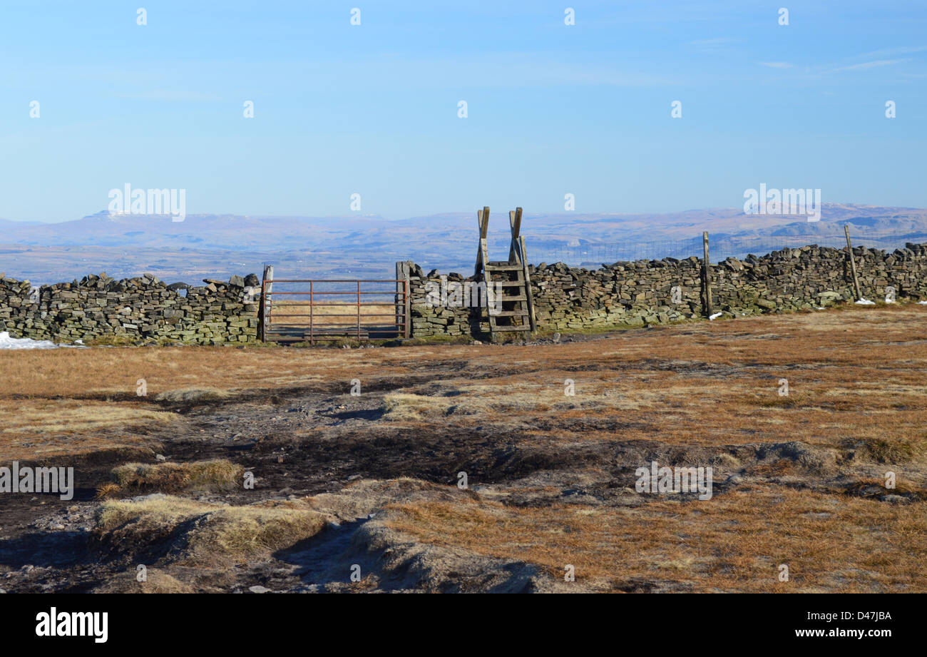 Wooden Ladder Stile & Gate in Wall on the Summit Pendle Hill Looking Towards Ingleborough & Pen-y-Ghent in The Yorkshire Dales Stock Photo
