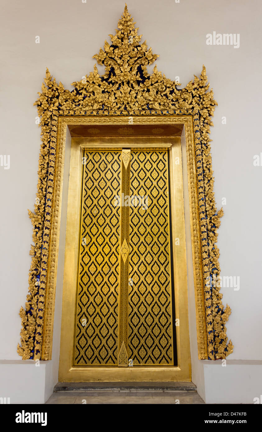 Design beautiful Thai temple gate Stock Photo - Alamy