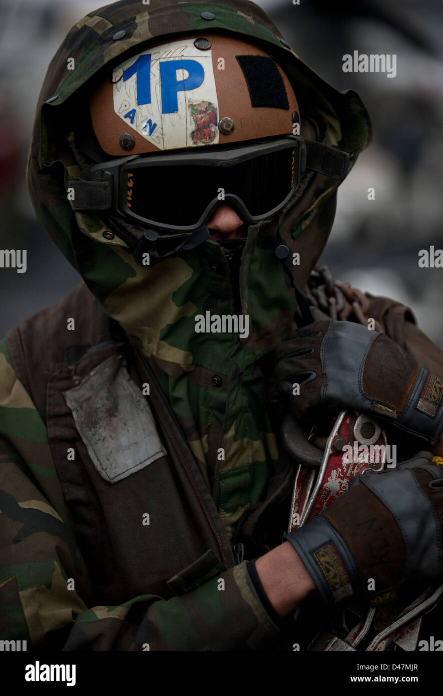 Tie down chains hires stock photography and images Alamy