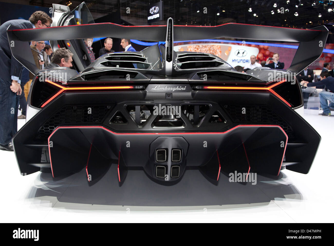 Arriba 31+ imagen lamborghini veneno motor