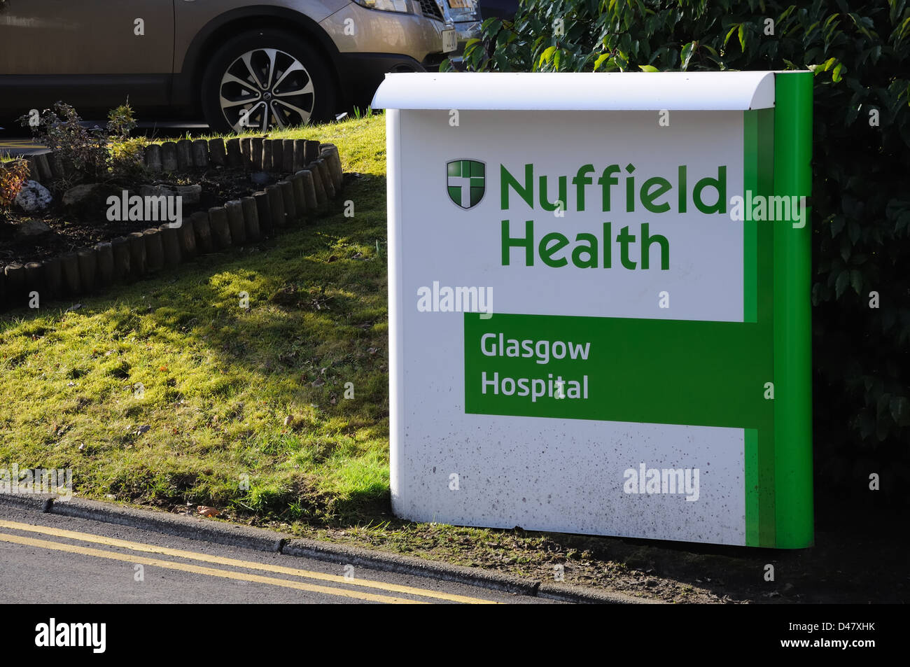 entrance-to-the-private-hospital-nuffield-health-in-glasgow-stock