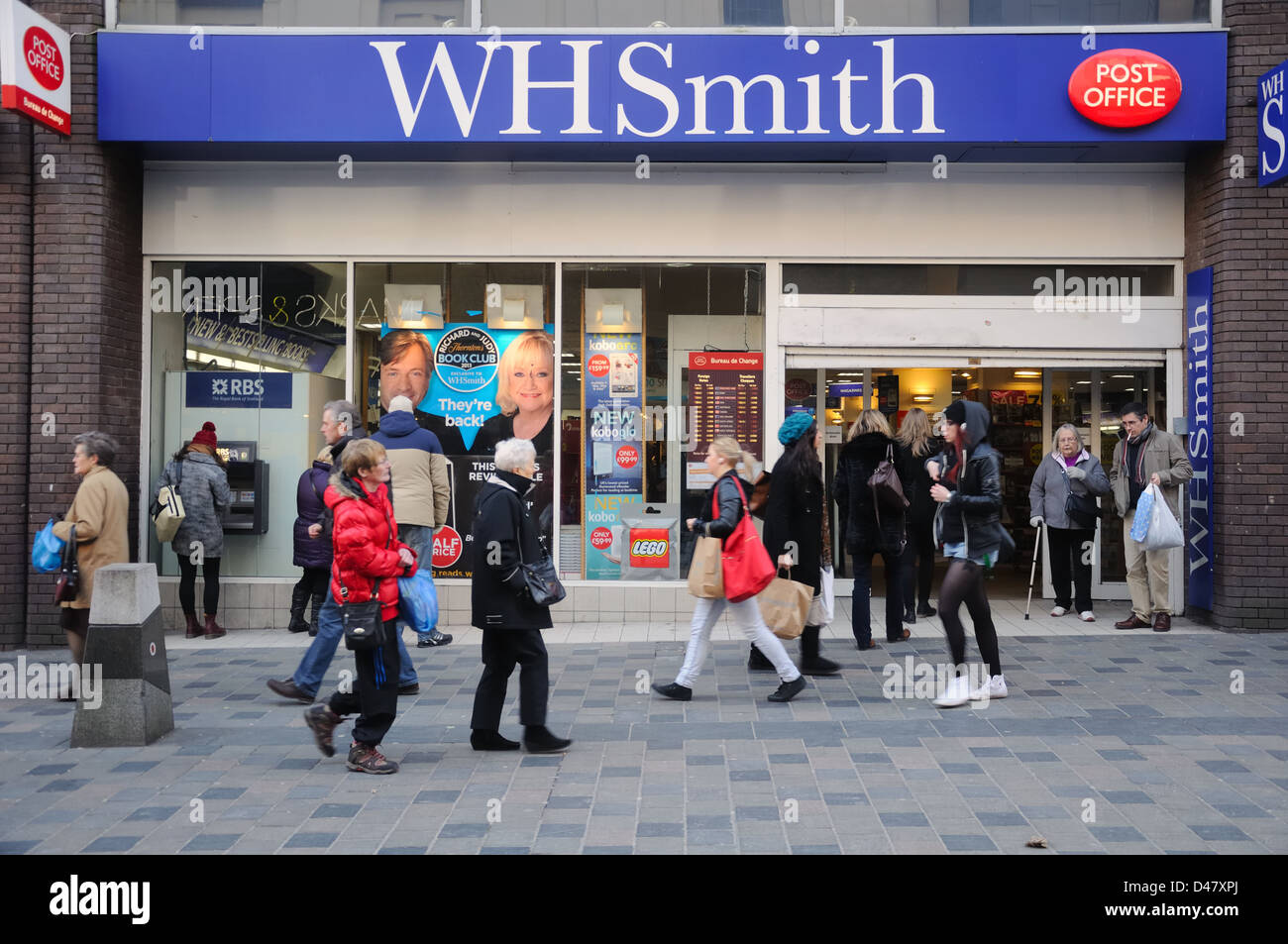 WH Smith newsagent and post office in Glasgow, Scotland, UK Stock Photo