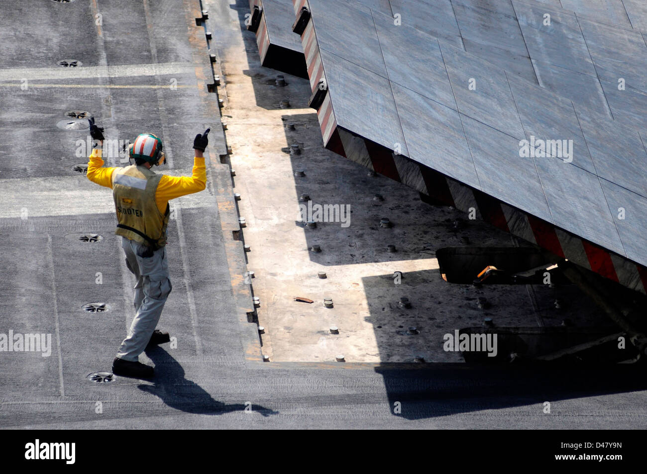 Jet blast deflector hires stock photography and images Alamy