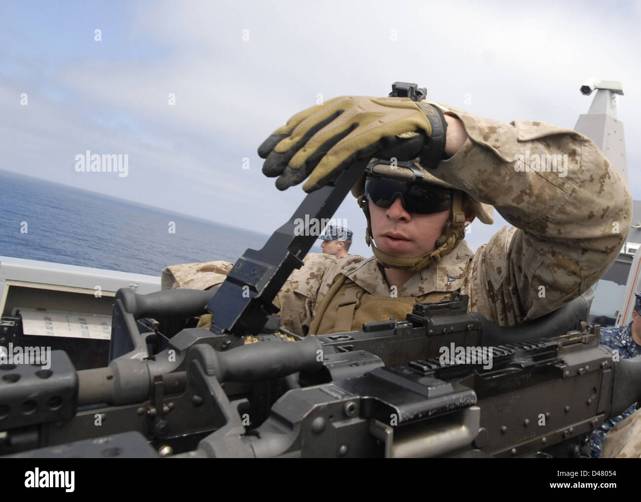 Machine gun fire control hi-res stock photography and images - Alamy