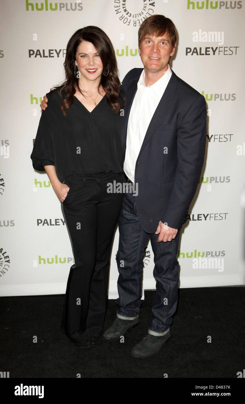 Los Angeles, CA, USA. March 7,  2013. Lauren Graham, Peter Krause at arrivals for PARENTHOOD Panel at the 30th Annual Paleyfest, Saban Theatre, Los Angeles, CA March 7, 2013. Photo By: Emiley Schweich/Everett Collection/Alamy Live News Stock Photo