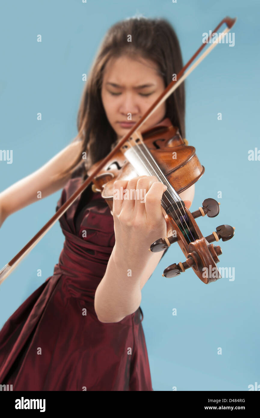 Violin player hi-res stock photography and images - Page 3 - Alamy