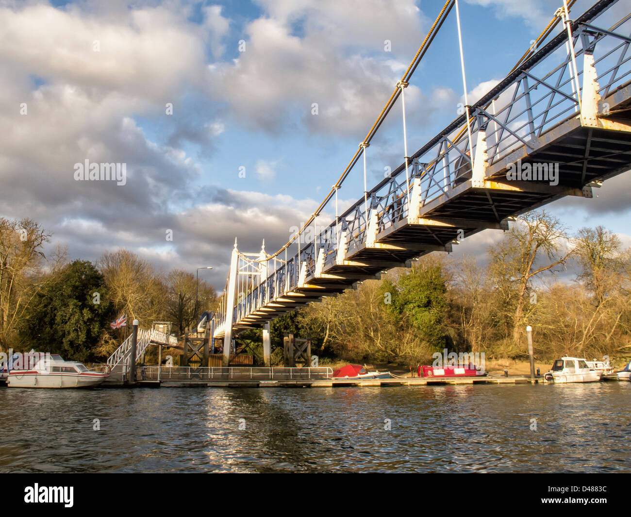 the-pedestrian-bridge-across-the-river-thames-at-teddington-lock-stock