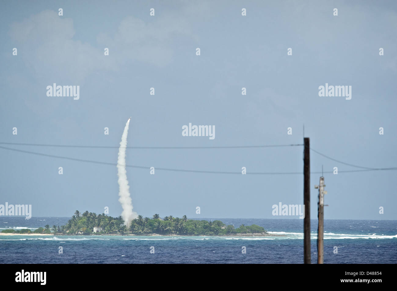 A Patroit missile is fired from Omelek Island Stock Photo Alamy