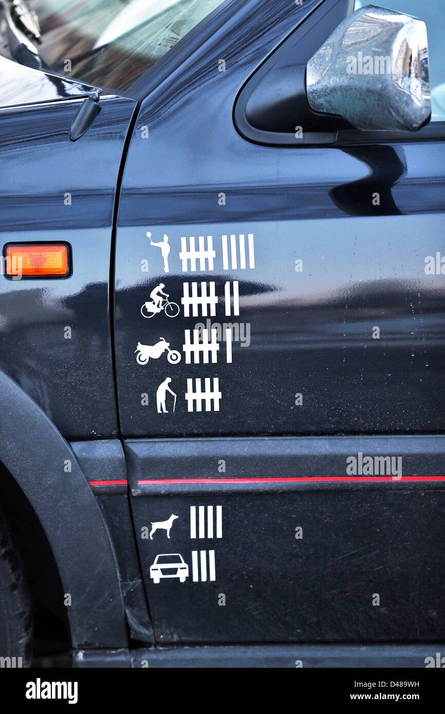 Disreputable accident statistics as a tally sheet stands on a VW Golf 3 in Chemnitz, Germany, 05 March 2013. Tally sheet lists police officers, seniors, dogs and bicycle drivers as victims. The intention of the autor was probably to make a joke. Photo: Jan Woitas Stock Photo