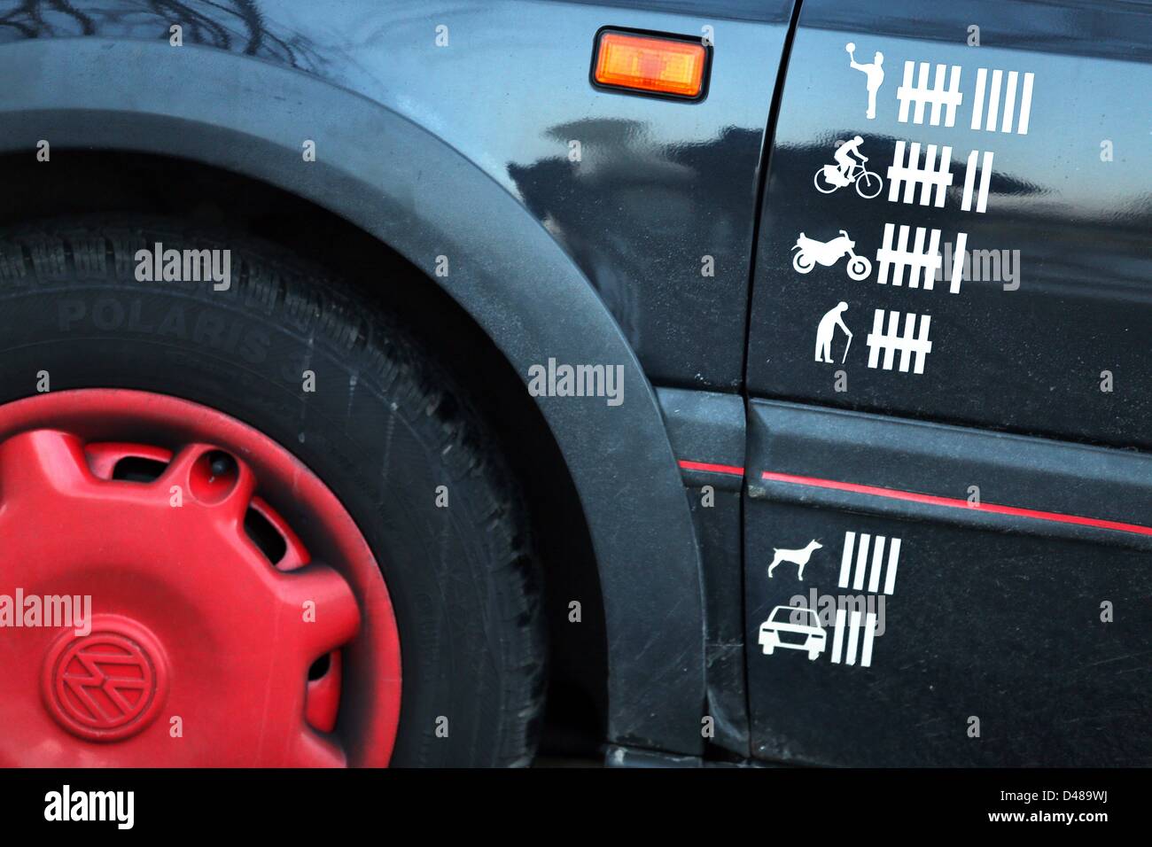 Disreputable accident statistics as a tally sheet stands on a VW Golf 3 in Chemnitz, Germany, 05 March 2013. Tally sheet lists police officers, seniors, dogs and bicycle drivers as victims. The intention of the autor was probably to make a joke. Photo: Jan Woitas Stock Photo
