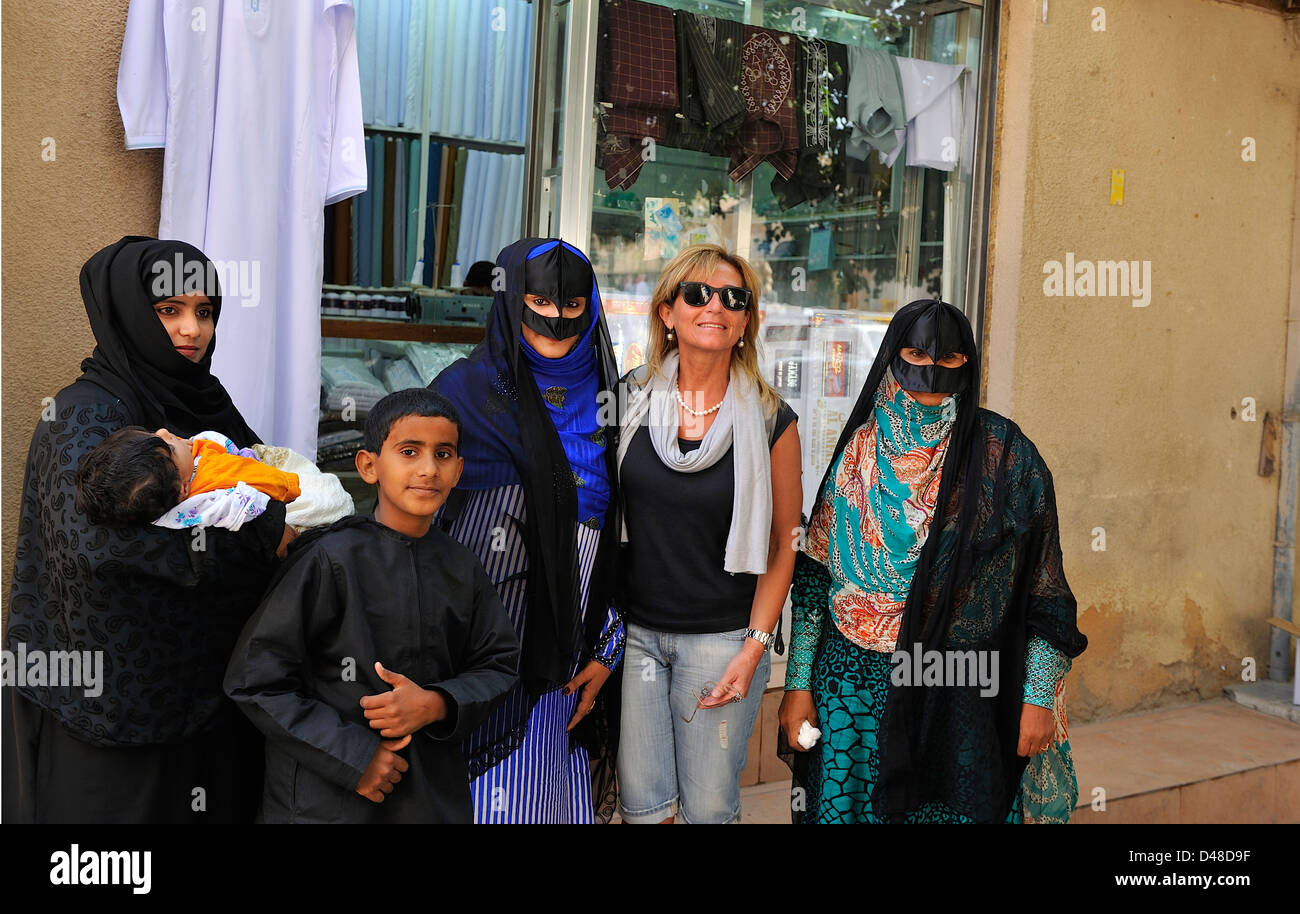 Women with face masks hi-res stock photography and images - Alamy
