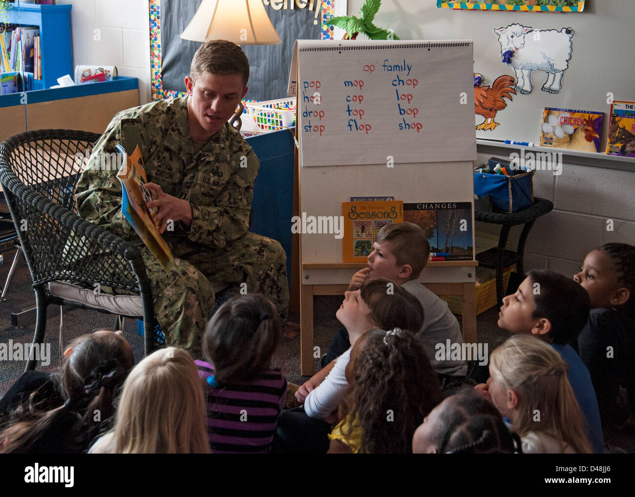 An officer reads to elementary school students. Stock Photo