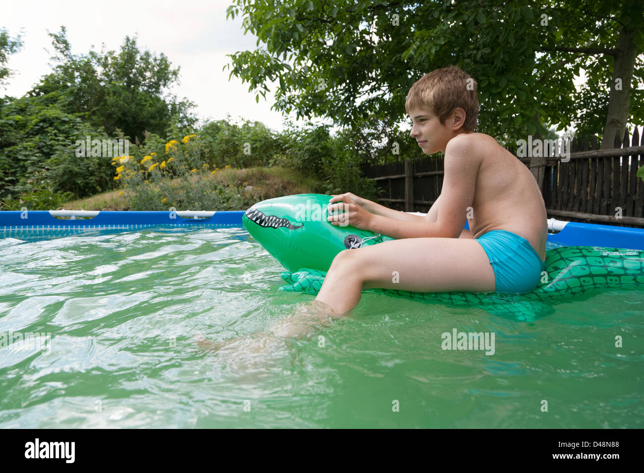 Pool Boy Gets His Pool Sucked By Fiery Redhead