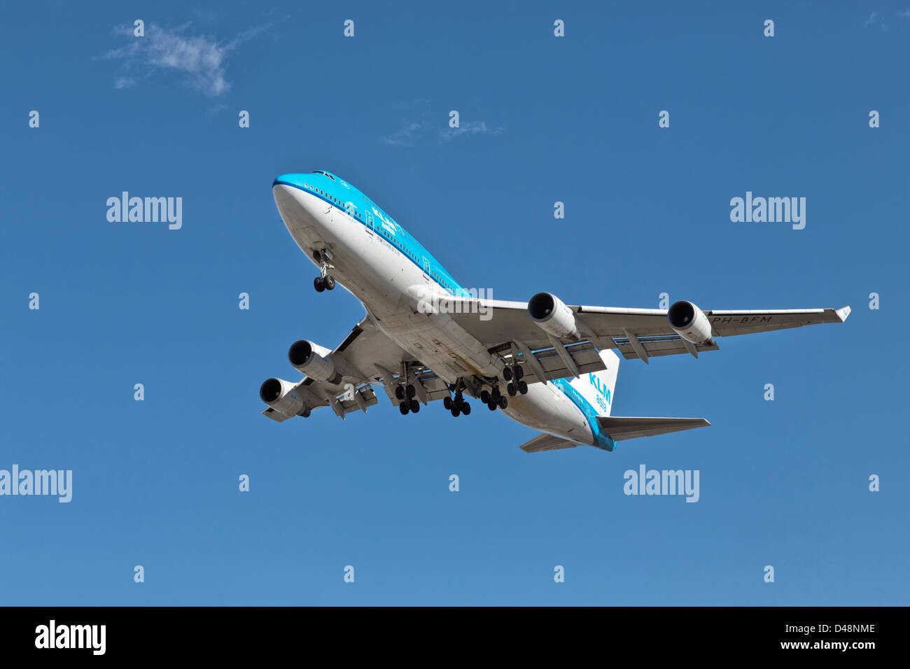 Boeing 747 Jumbo jet of KLM Asia on final approach Stock Photo - Alamy