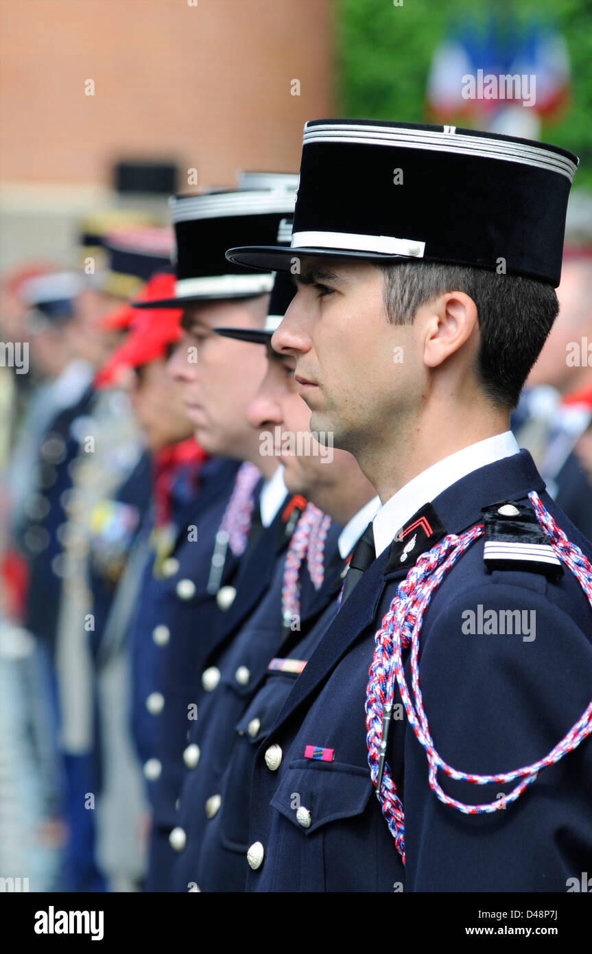 Veterans, soliders, police & public congregate in front of the Arc de Triomphe to celebrate WWII Victory Day. Albi, France Stock Photo