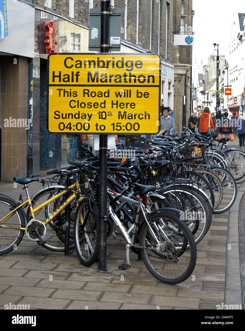 Temporary sign Cambridge Half Marathon Sunday 10th March Stock Photo